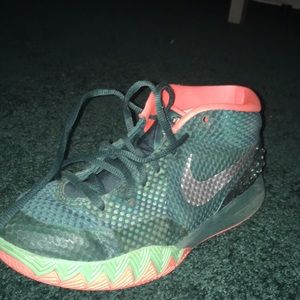Nike kyrie shoes size 6.5
